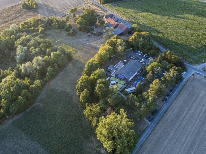 Haus Pöpsel aus der Luft in grüner Umgebung